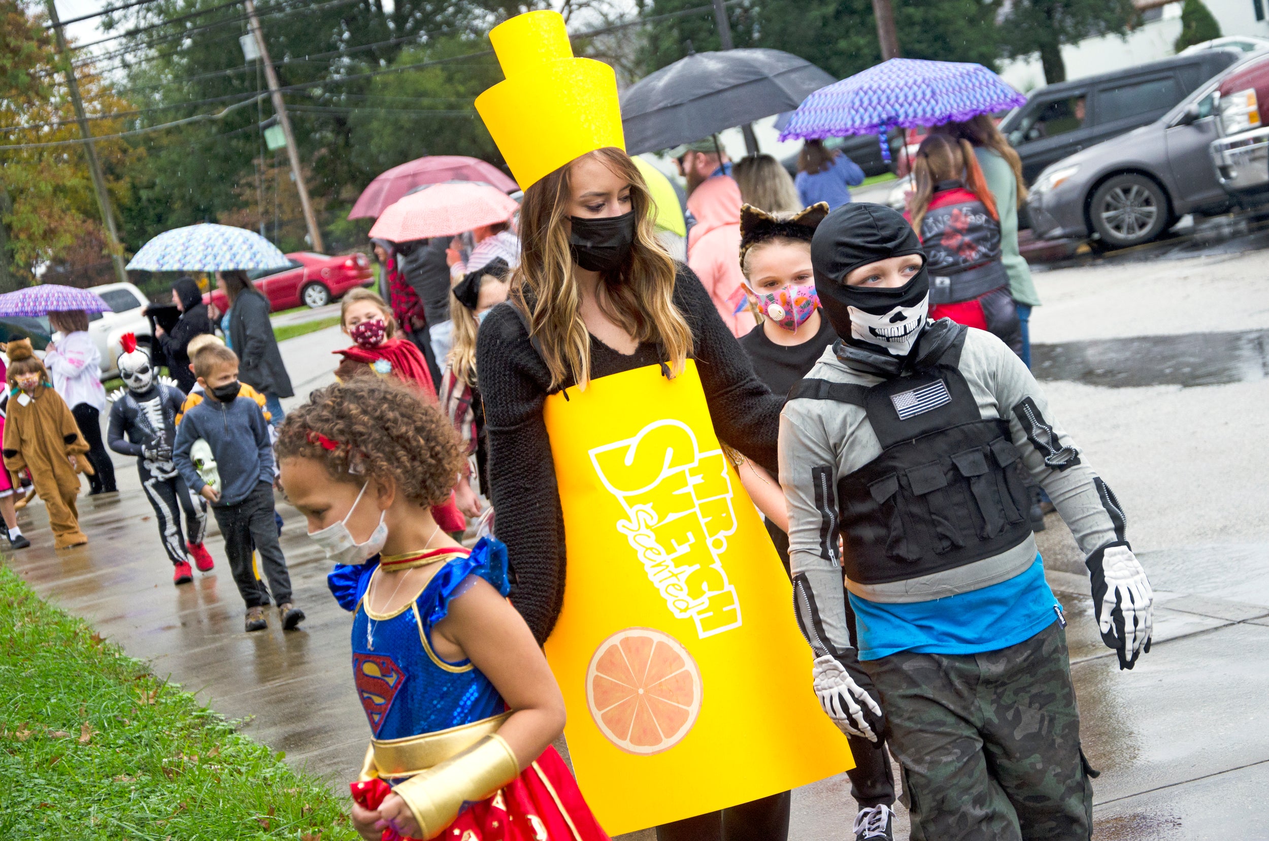 Burlington Elementary hosts Halloween parade (WITH GALLERY) The