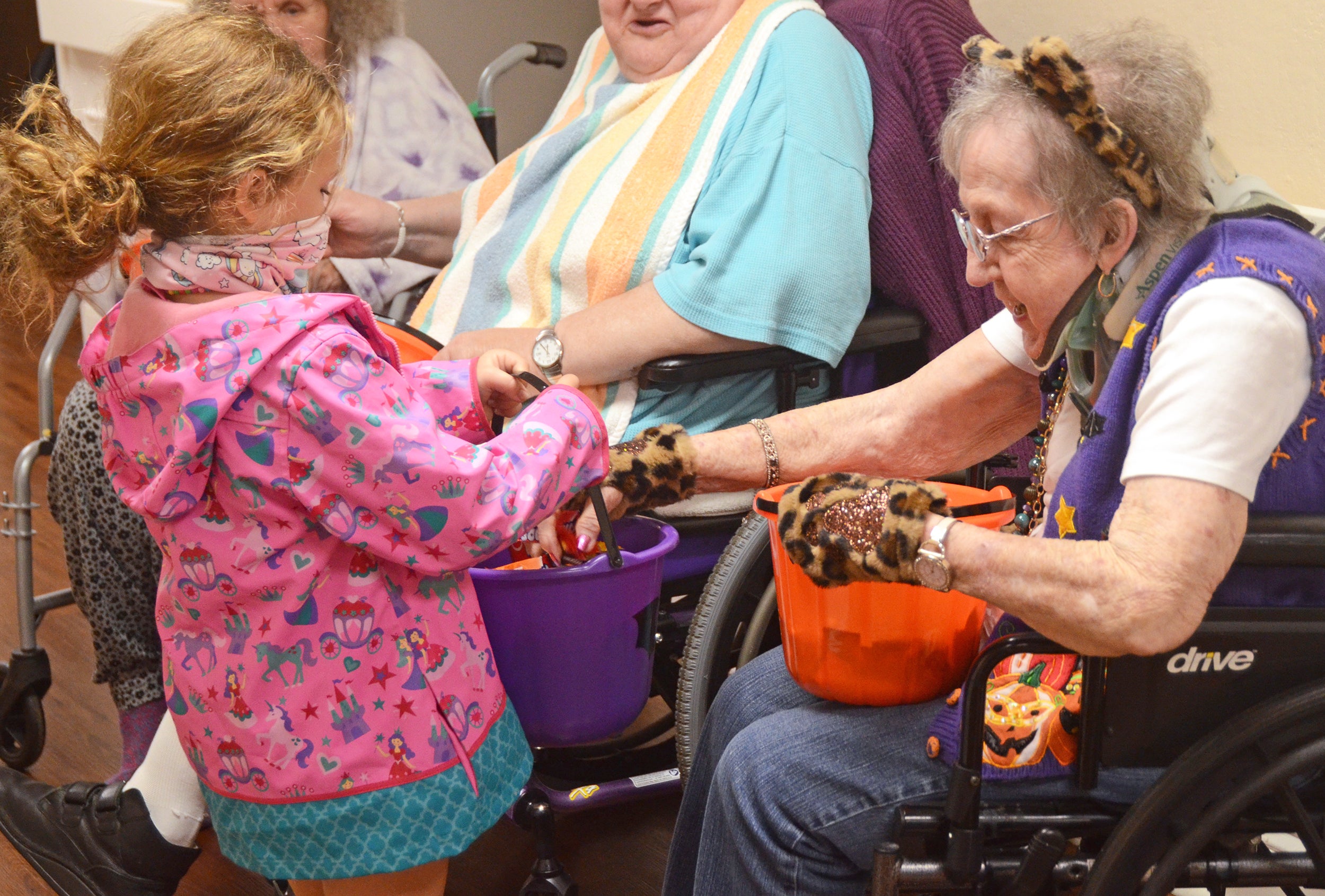 Harbor Health Care hosts trick or treat (WITH GALLERY) The Tribune